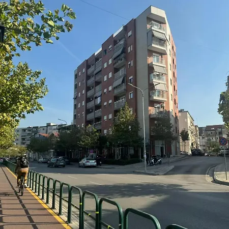 Apartamente Tirana 아파트 *